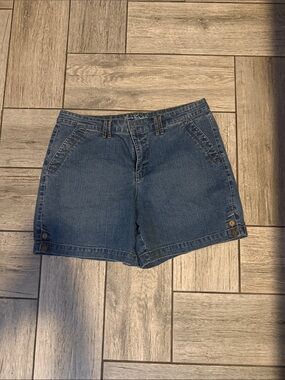 Gloria Vanderbilt Denim Shorts in Medium Blue Wash
